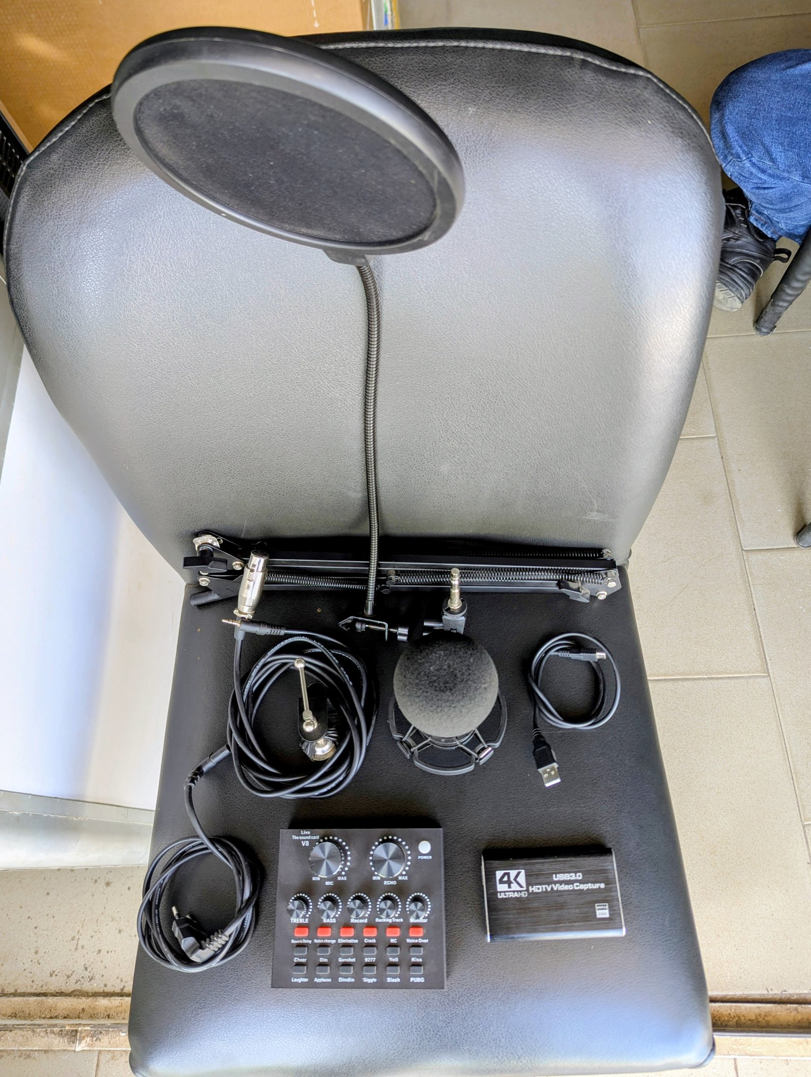 Streaming Device with microphone